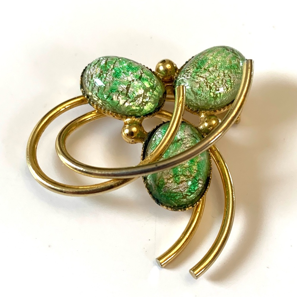 Vintage Green and Silver Foil Art Gem Brooch Gold Tone